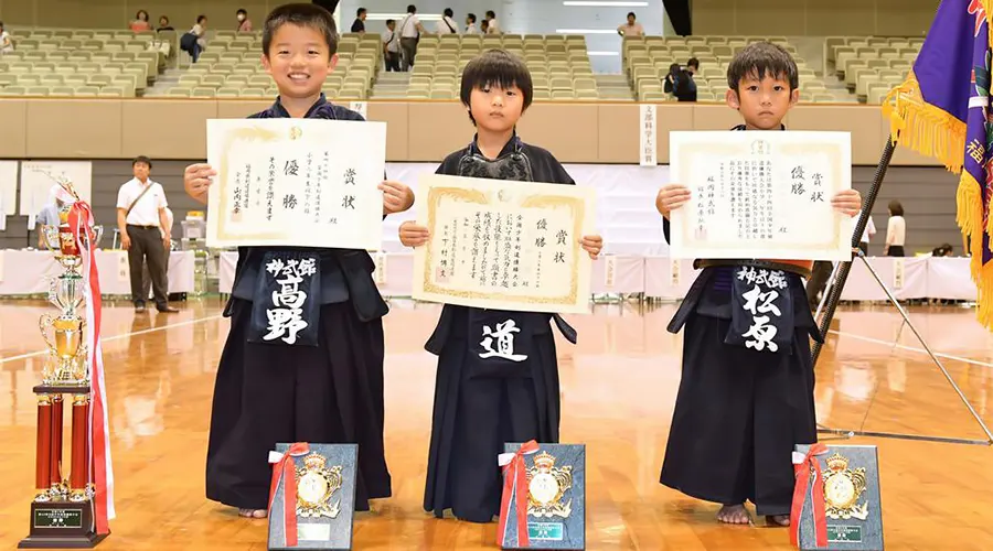 小学生二年生以下の部優勝 福岡神武館(北九州)
